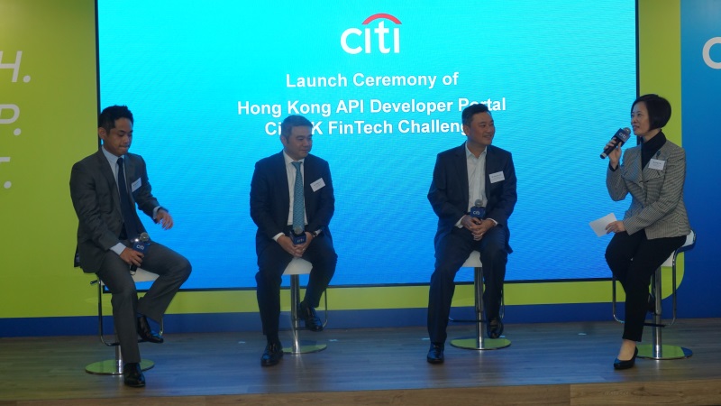 花旗銀行香港區總經理伍燕儀女士（右）表示：「我們有信心 Citi HK FinTech Challenge 將再次吸引香港及鄰近地區的程式開發愛好者前來參賽。」