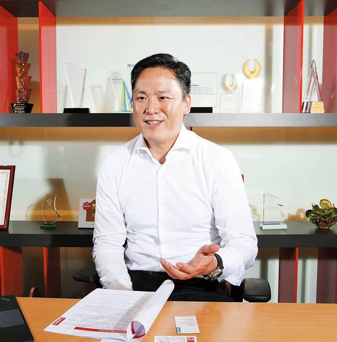 Lenovo香港、台灣及澳門地區總經理陳泰麟表示：「加強Lenovo的合作夥伴生態系統，一直是我們重要的業務發展策略。」